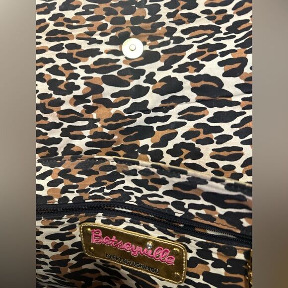 Betsey Johnson clutch - Picture 4 of 4